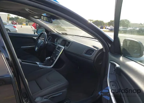 2013 Volvo S60 T5 z USA, uszkodzony, nr VIN YV1612FH9D2216210